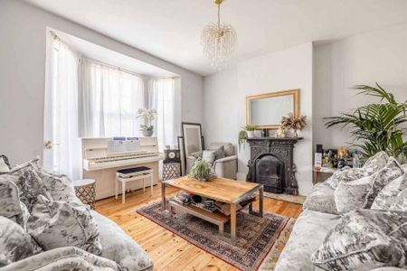 5 bedroom semi-detached house to rent - Photo 3