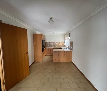 2/95-97 Mickleham Road, Tullamarine VIC 3043 - Photo 1