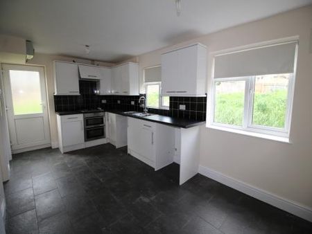 2 bedroom end of terrace house to rent - Photo 4