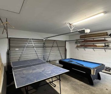 Renovated 3-bedroom home - Photo 2