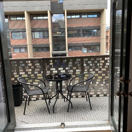 QUARTIER MONTCALM -TOUT MEUBLÉ ! - Photo 4