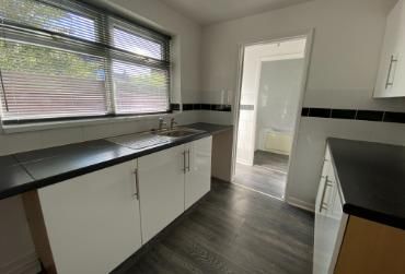 2 bedroom end of terrace house to rent - Photo 4