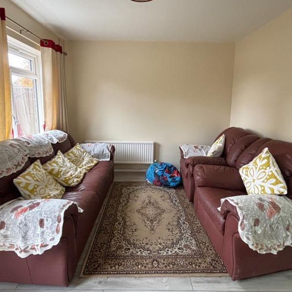 3 bedroom end of terrace house to rent - Photo 1