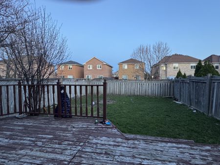 For Lease - 23 Ravenscliffe Court Unit# UPPER LEVEL, Brampton, Ontario - Photo 5