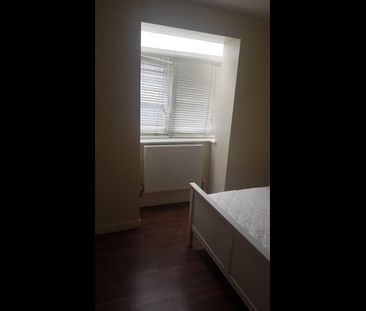 Room in a Shared House, Pickworth Close, SW8 - Photo 2