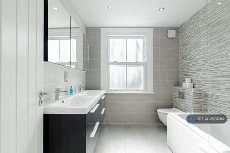 4 bedroom terraced house to rent - Photo 5