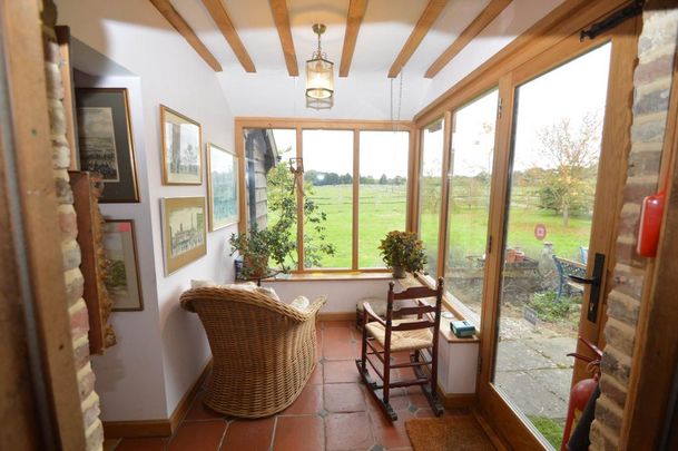 2 bedroom barn conversion to rent - Photo 1