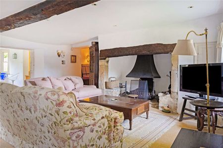 Charming three bedroom cottage - Photo 2