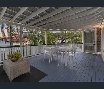 Character-Filled Family Home in the Heart of Woolloongabba - Photo 2