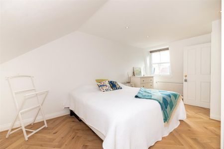 4 bedroom end of terrace house to rent - Photo 5