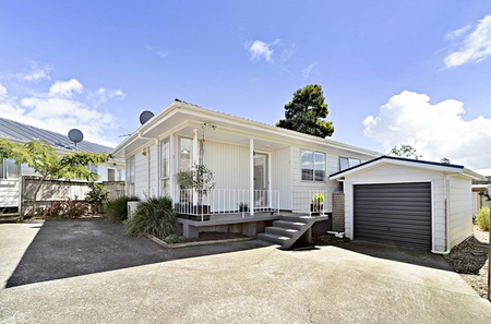 Newly Renovated Family Home (*Fully Furnished) - Photo 3