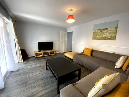 4 bedroom house to rent Chelsea Gardens, Houghton Regis, LU5 - Photo 3