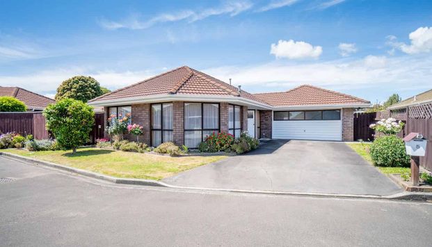 A Cosy 3BR Home in Terrace End! - Photo 1