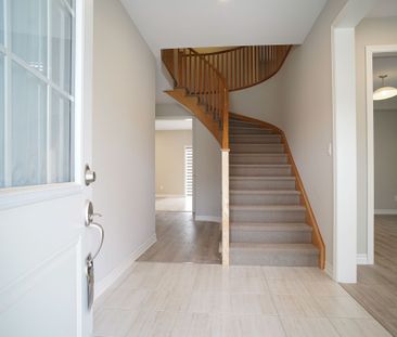 For Lease - 242 Springfield Crescent, Clearview, Ontario - Photo 2