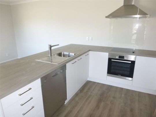 WAINUIOMATA LIVING - Photo 1