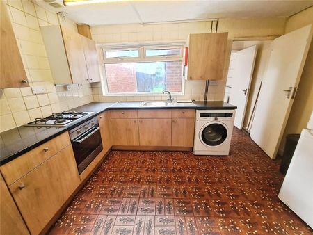 4 bedroom terraced house to rent - Photo 5