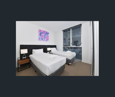 Melbourne CBD Luxury Living – Stunning Milano Apartments with Resor... - Photo 5