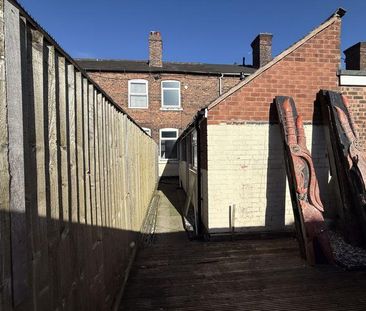 2 bedroom terraced house to rent - Photo 4