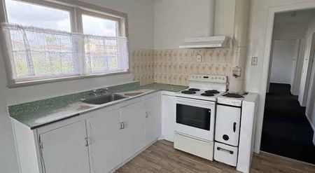 Spacious Three-Bedroom Family Home - Photo 4