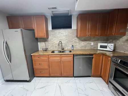 For Lease - 123 Carmen Crescent, Vaughan, Ontario - Photo 2