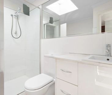 Inner City Lifestyle Perfection – Updated throughout! - Photo 3