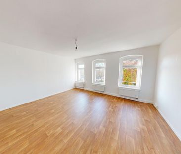 Großzügige Altbauwohnung mit Einbauküche - Foto 4