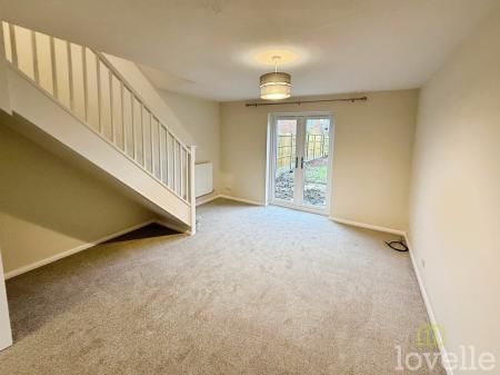 2 bedroom Semi-detached house To Let - Photo 1