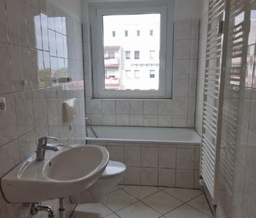 Geräumige Vierraumwohnung mit Balkon! - Foto 2