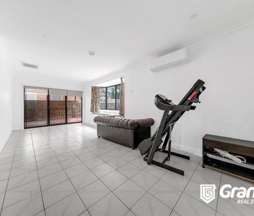 4 BEDROOM HOME IN A CONVENIENT LOCATION IN MILL PARK WITH FURNITURE ! - Photo 2