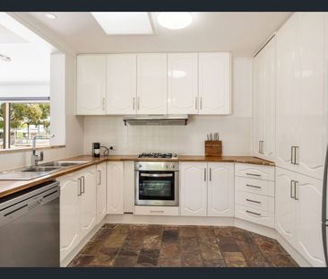 Ideal Family Home in a Peaceful Neighbourhood - Photo 1