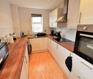 2 bedroom Flat in Flat 21, 45 Cardigan Road - Photo 4