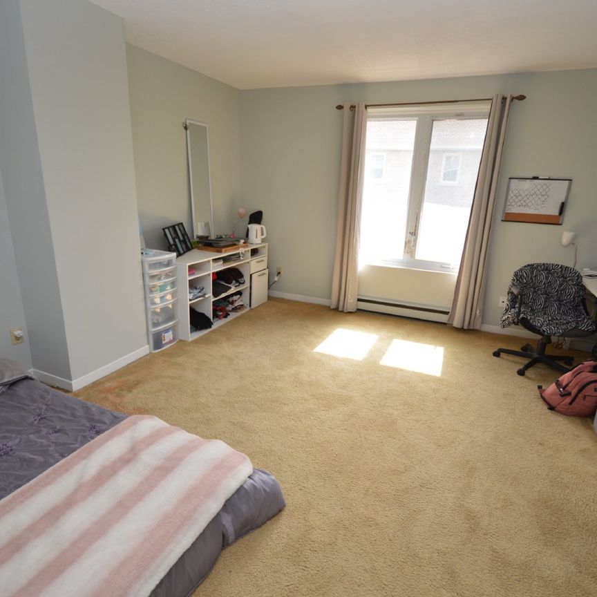 302 Somerset Street East - Photo 1