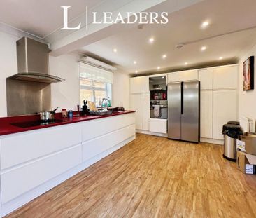 1 bedroom in a house share to rent - Photo 1