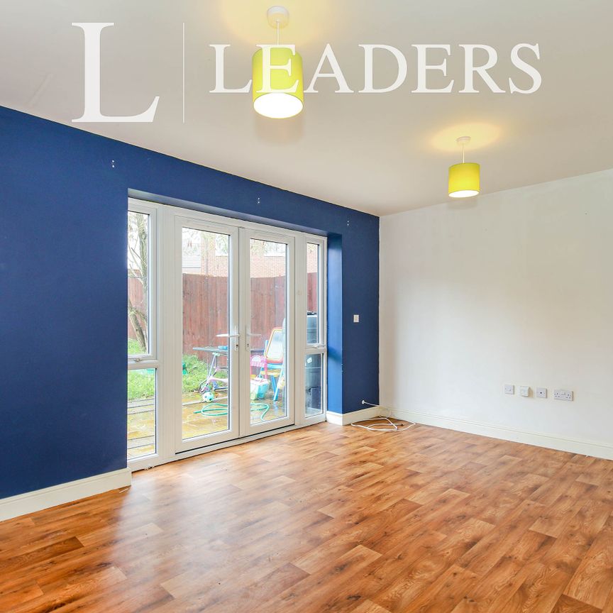 4 bedroom house to rent Comet Avenue, Newcastle, ST5 - Photo 1