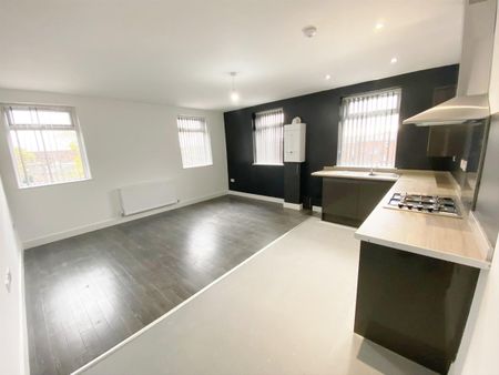 151 Chorley Old Road, Bolton - Photo 2