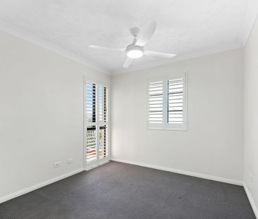 12/12 Canal Avenue, Runaway Bay, Qld 4216 - Photo 1