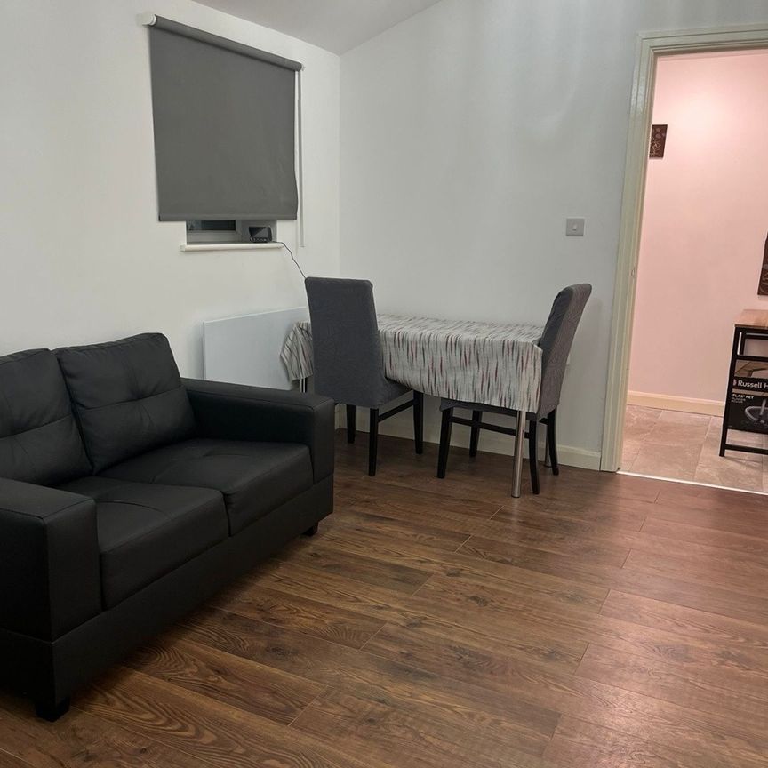 1 Bed Flat, Walpole Road, SW19 - Photo 1