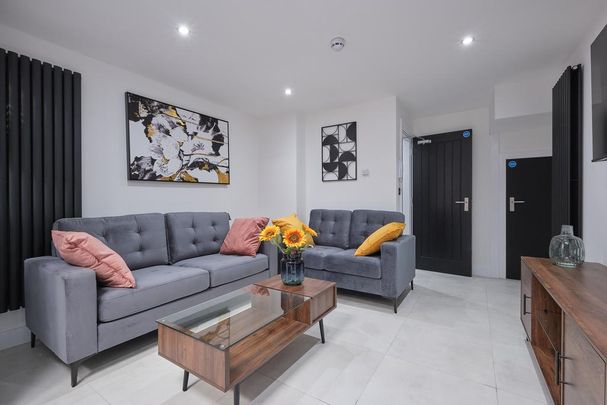 6 bedroom terraced house to rent - Photo 1