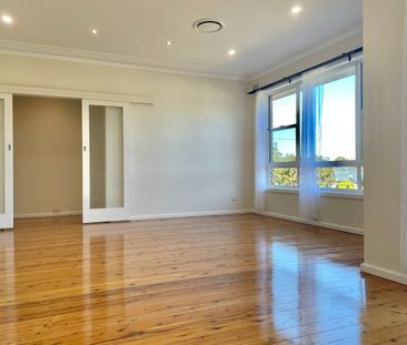 Single Storey Brick Home with newly polish floorboards & freshly pa... - Photo 5