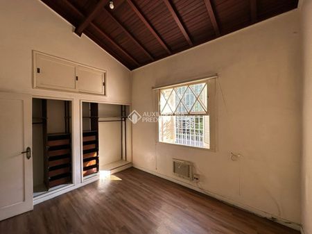 Casa com 5 quartos e 250m² para alugar em Petrópolis, Porto Alegre. - Photo 2