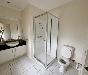 Three bedroom townhouse - Photo 4