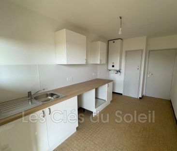 Location appartement 4 pièces 68 m² Toulon - Photo 2