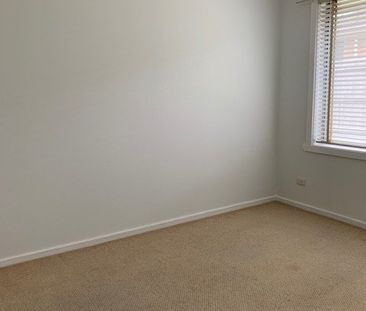 Two bedroom unit in prime location! - Photo 2