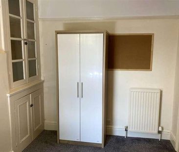 St Denys, SO17 - Photo 1