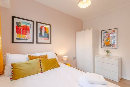 3 Bed Terraced House, Ambergate Street, SE17 - Photo 2