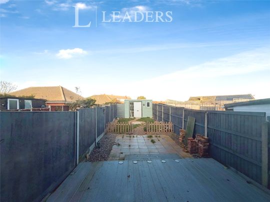 3 bedroom house to rent Sycamore Way, Clacton-On-Sea, CO15 - Photo 1