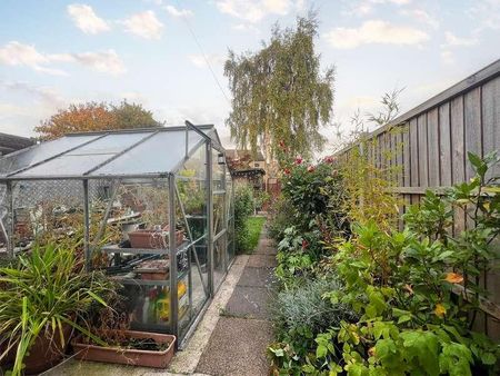 Singlewell Road, Gravesend, Kent, DA11 - Photo 2