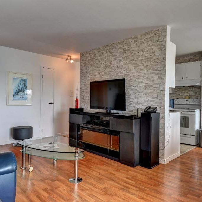 GRAND 4 ½ UNITÉ DE COIN À CHARLESBOURG - AU DERNIER ÉTAGE 1315$/MOIS TOUT INCLUS! POUR JUILLET - Photo 1