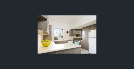 Post war home in great location - Photo 2