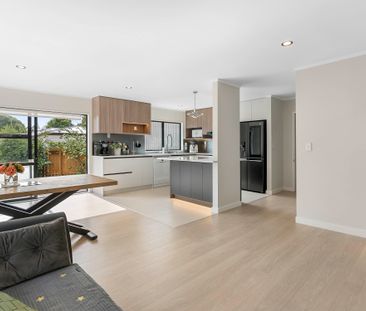 Superb Living - Unbeatable Location - Photo 2